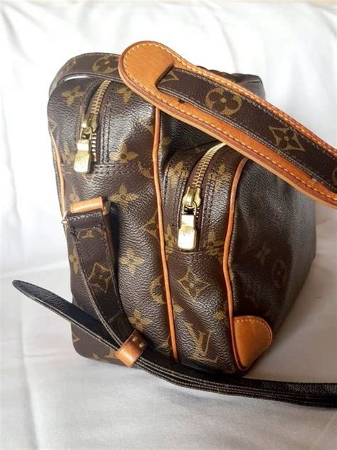 tracolla louis vuitton uomo fake